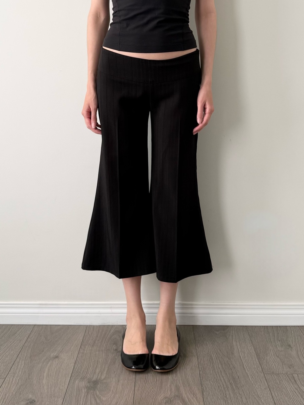 Vintage seductions black flared capris